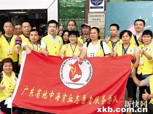 “许愿瓶行动”抵达彼岸八方“瓶主”冒雨领取幸福,2