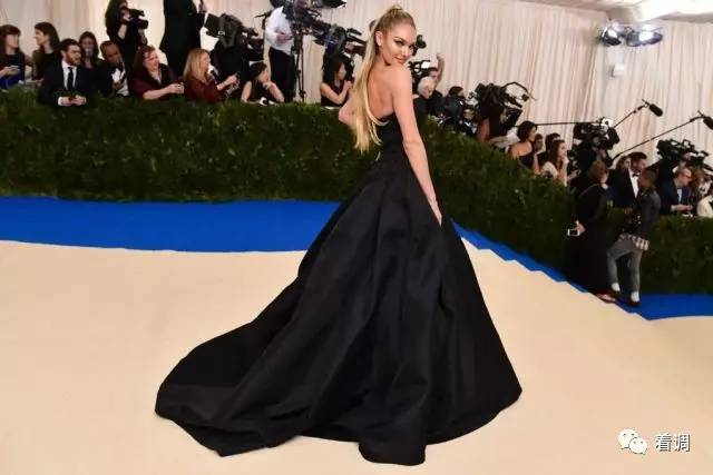 韩寒画韩红什么意思,韩寒韩红画画