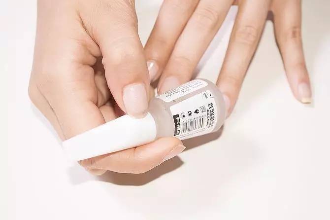 指甲从根部断裂去除断甲,指甲断裂在家自己怎么修补