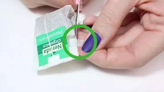 指甲从根部断裂去除断甲,指甲断裂在家自己怎么修补