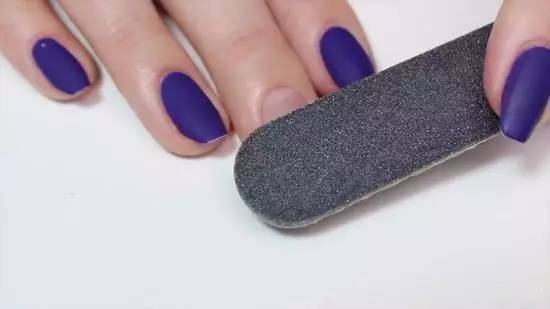 指甲从根部断裂去除断甲,指甲断裂在家自己怎么修补