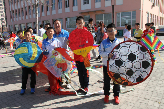 关注小美直播,关注小美头条号