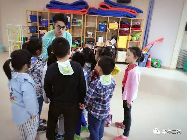 「创全进行时」华亭二幼的足球宝贝“嗨”起来~