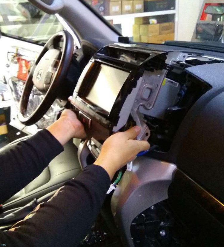 沈阳易阳汽车音响：丰田兰德酷路泽升级8音度DSP，感受极致音质效果！