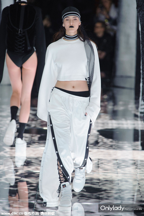 蕾哈娜上综艺节目,蕾哈娜爆单