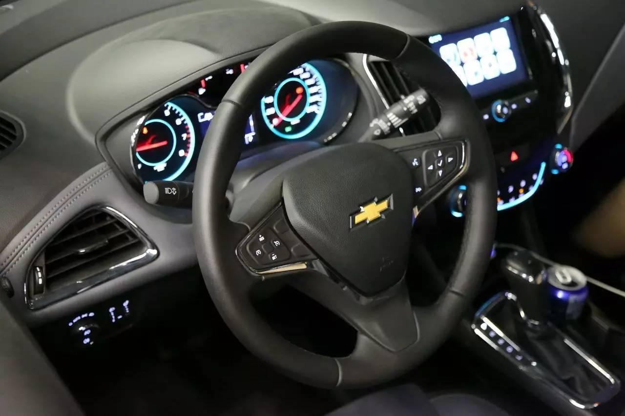 国外科鲁兹两厢掀背版试驾,二手科鲁兹两厢掀背最新用车感受