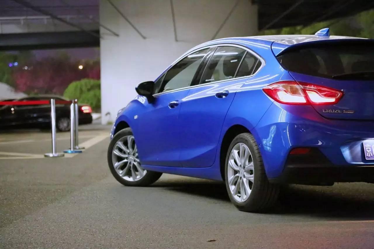 国外科鲁兹两厢掀背版试驾,二手科鲁兹两厢掀背最新用车感受