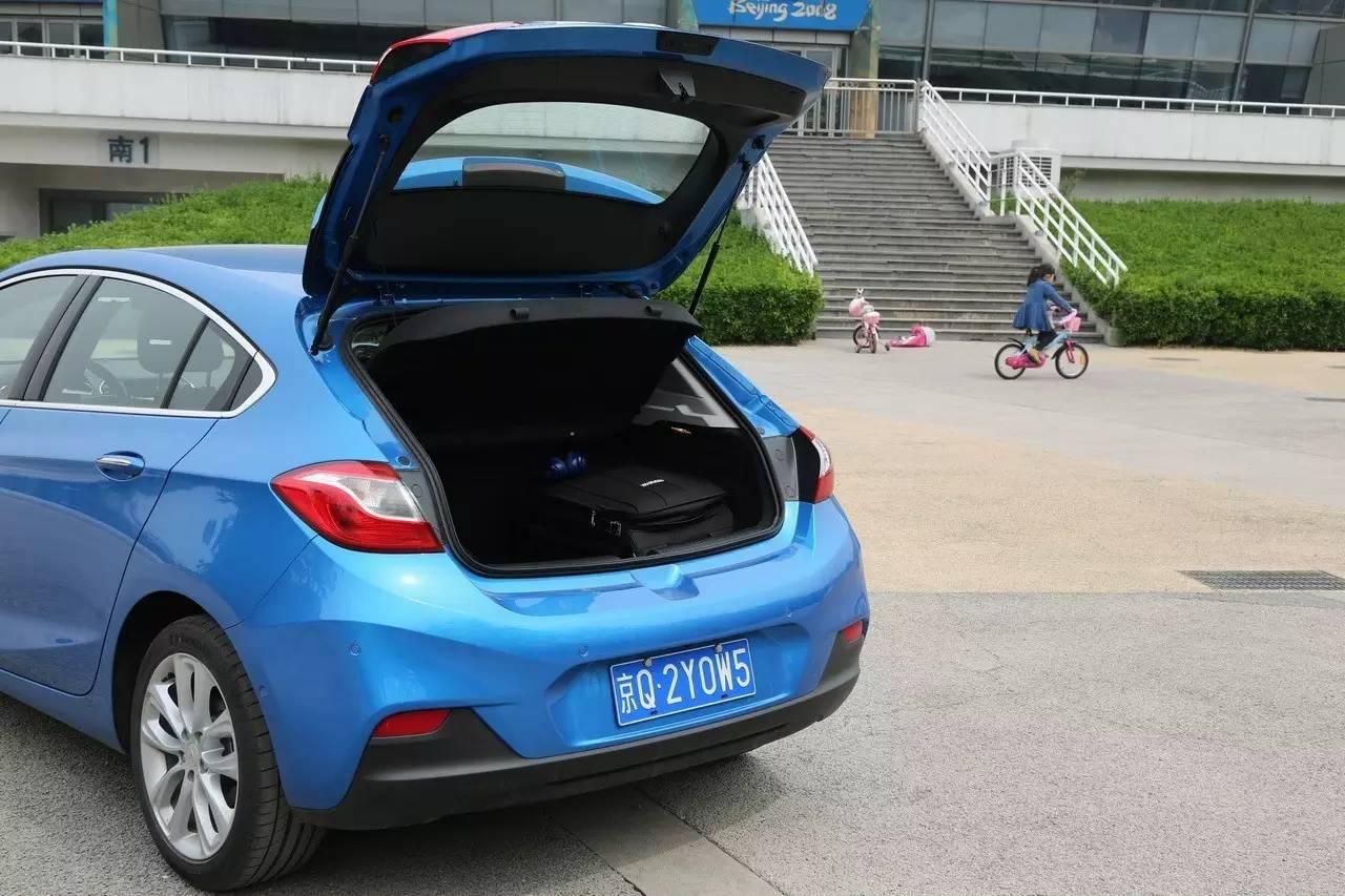 国外科鲁兹两厢掀背版试驾,二手科鲁兹两厢掀背最新用车感受