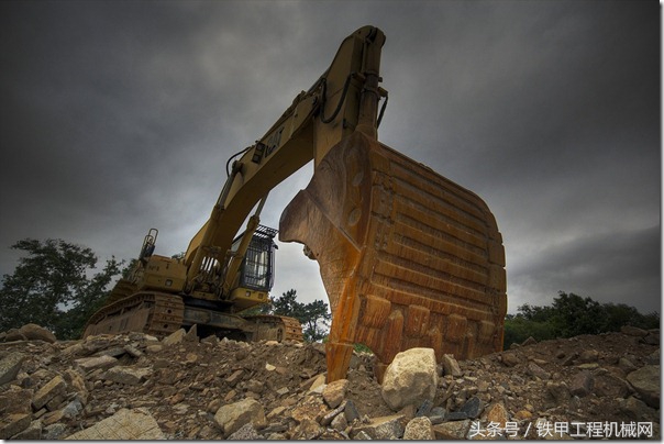 三一七五挖掘机更换安全阀芯视频,挖掘机更换主阀有哪些要关注的