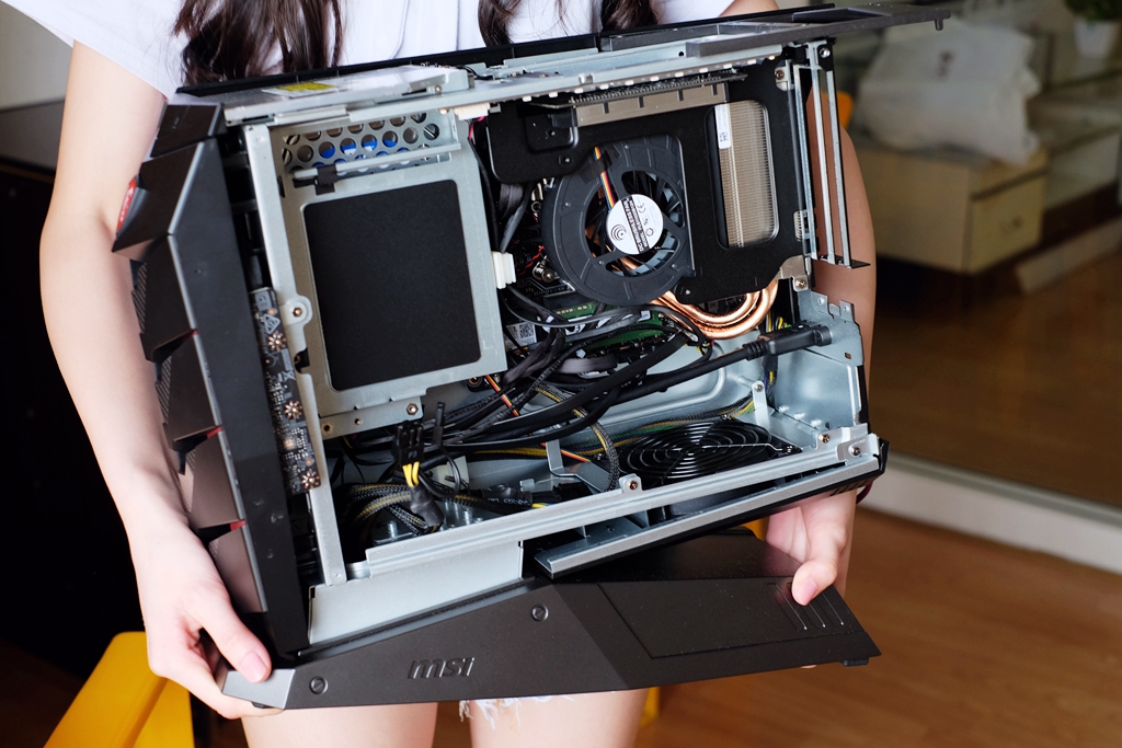 是谁？重头定义电竞主机，全面实测：宙斯盾3/Aegis3