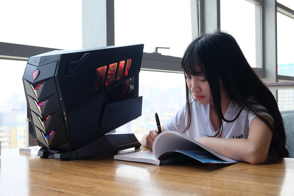 是谁？重头定义电竞主机，全面实测：宙斯盾3/Aegis3