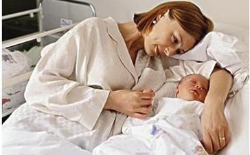 顺产和剖腹产坐月子关注事项,宝宝不够月顺产