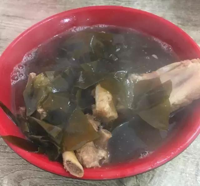 青岛好吃不贵的美食,青岛排名第一排骨米饭