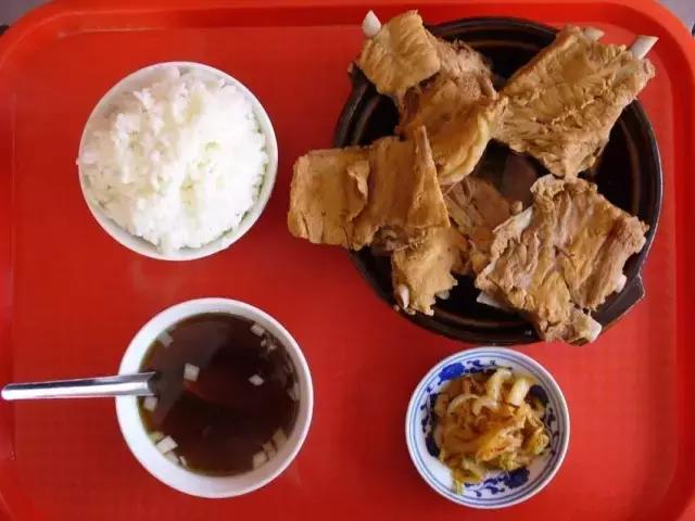 青岛好吃不贵的美食,青岛排名第一排骨米饭