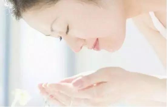 使用眼霜的误区,用护肤油的误区有哪些危害