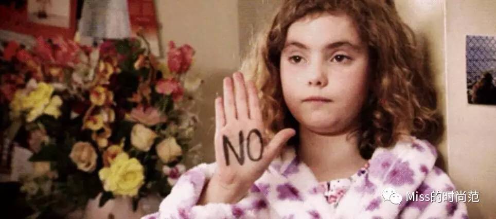 v领上衣时尚显瘦正肩遮肉款,显瘦又清凉