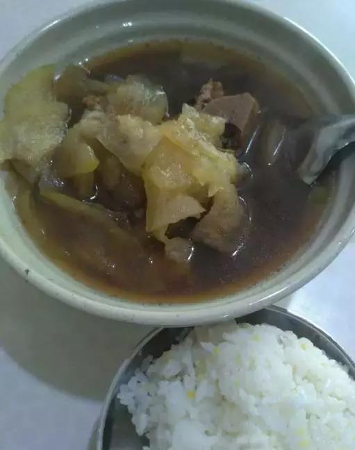 青岛好吃不贵的美食,青岛排名第一排骨米饭