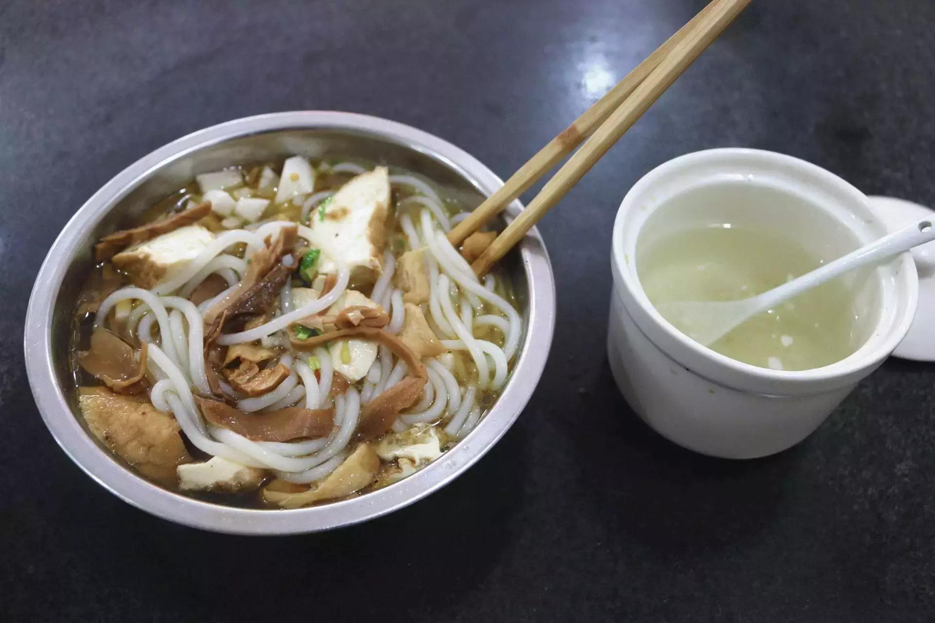 来龙岩必吃的清汤粉,龙岩最好吃的牛肉粉