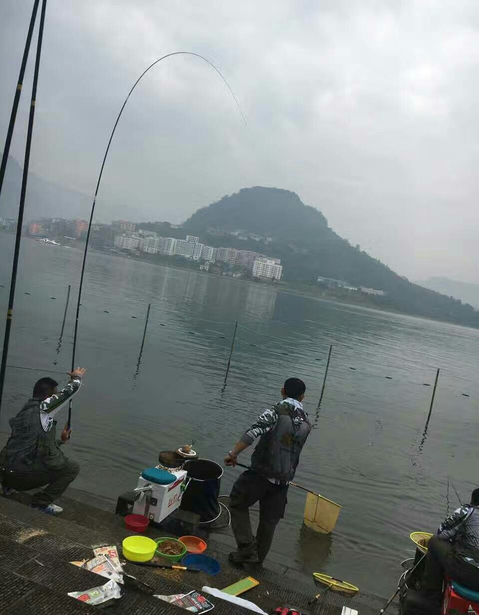 钓鱼时如何选用饵料味型,钓鱼饵料味型重要还是态势重要