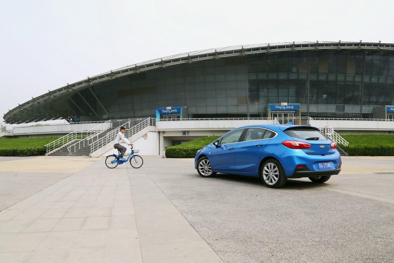 国外科鲁兹两厢掀背版试驾,二手科鲁兹两厢掀背最新用车感受