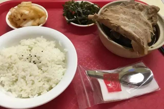 青岛好吃不贵的美食,青岛排名第一排骨米饭