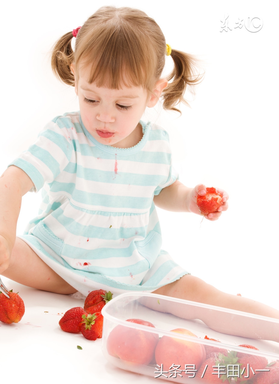 小孩眼睛红是红眼病吗,宝宝眼睛红不疼不痒怎么回事