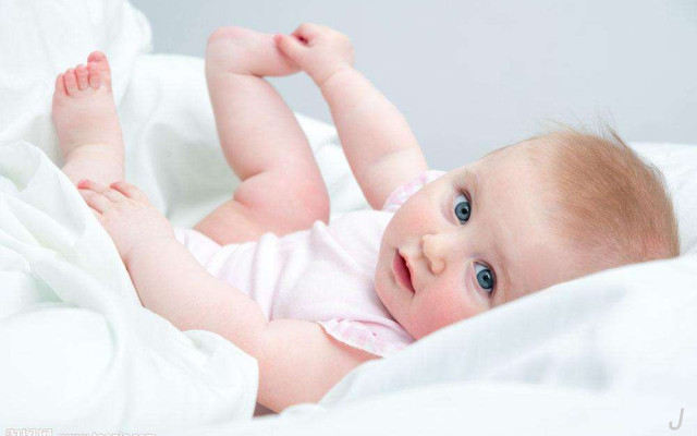 宝宝湿疹严重怎么都治不好,宝宝湿疹怎么办4个建议帮到你