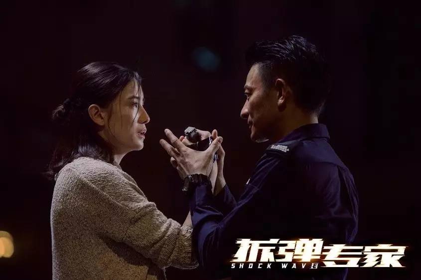 刘德华炸隧道电影,刘德华爆破专家戴的卡西欧