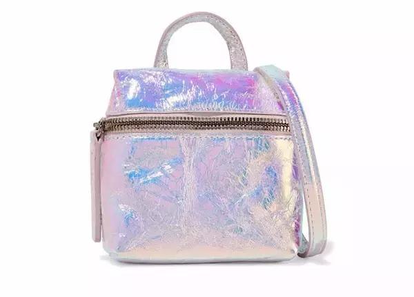 旅行如何搭配两个包包呢,夏季旅游包包搭配技巧