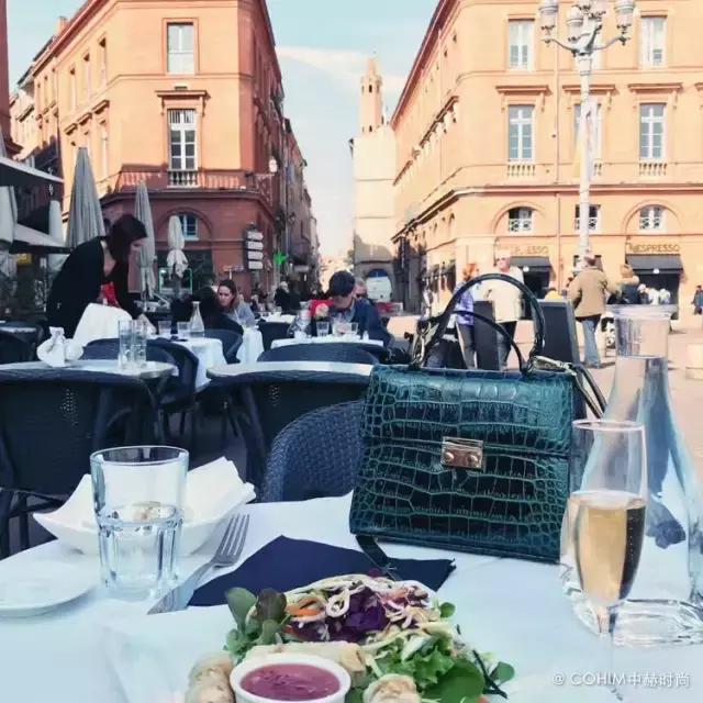 爱笑高颜能赚钱，创立同名品牌的千万级代购才是好买手