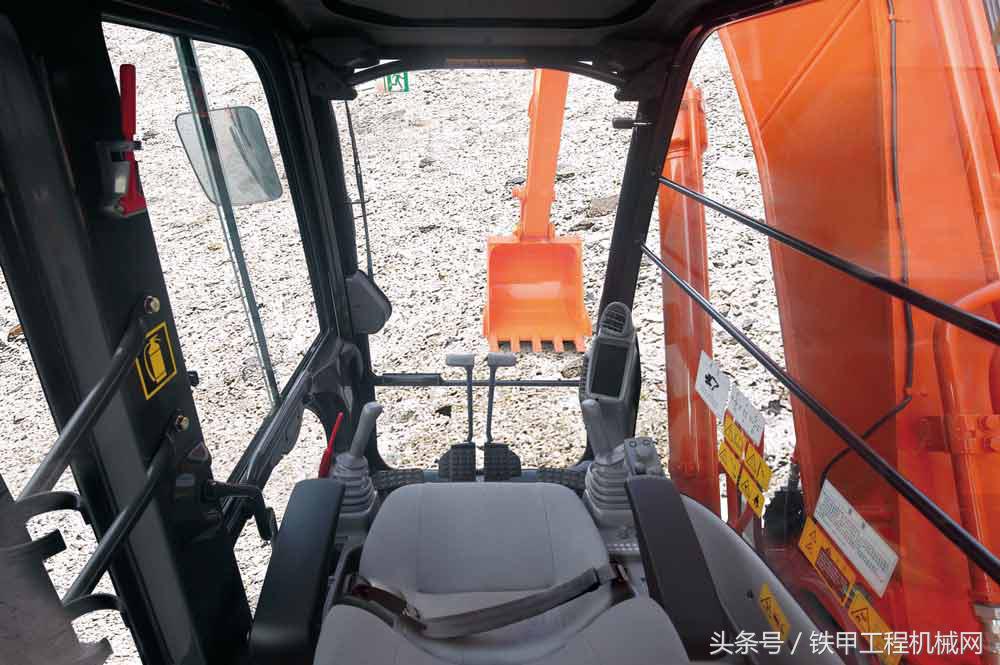 开了十几年的挖掘机怎么样,日立挖掘机有什么优点与缺点呢