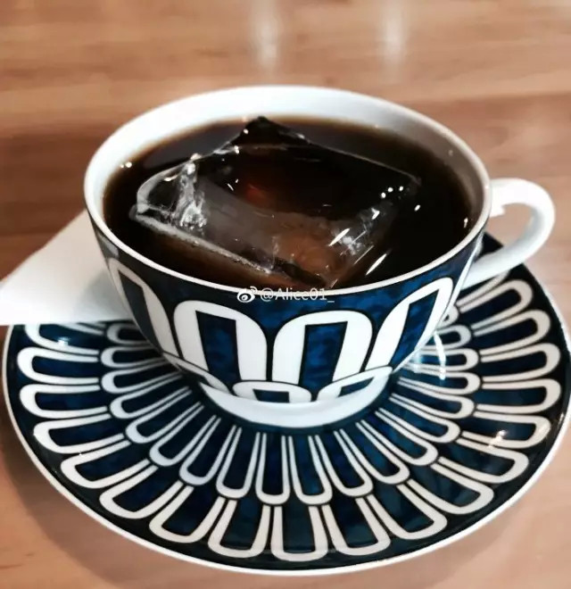 和喜欢的人下午喝咖啡,咖啡店和喜欢的人一起去