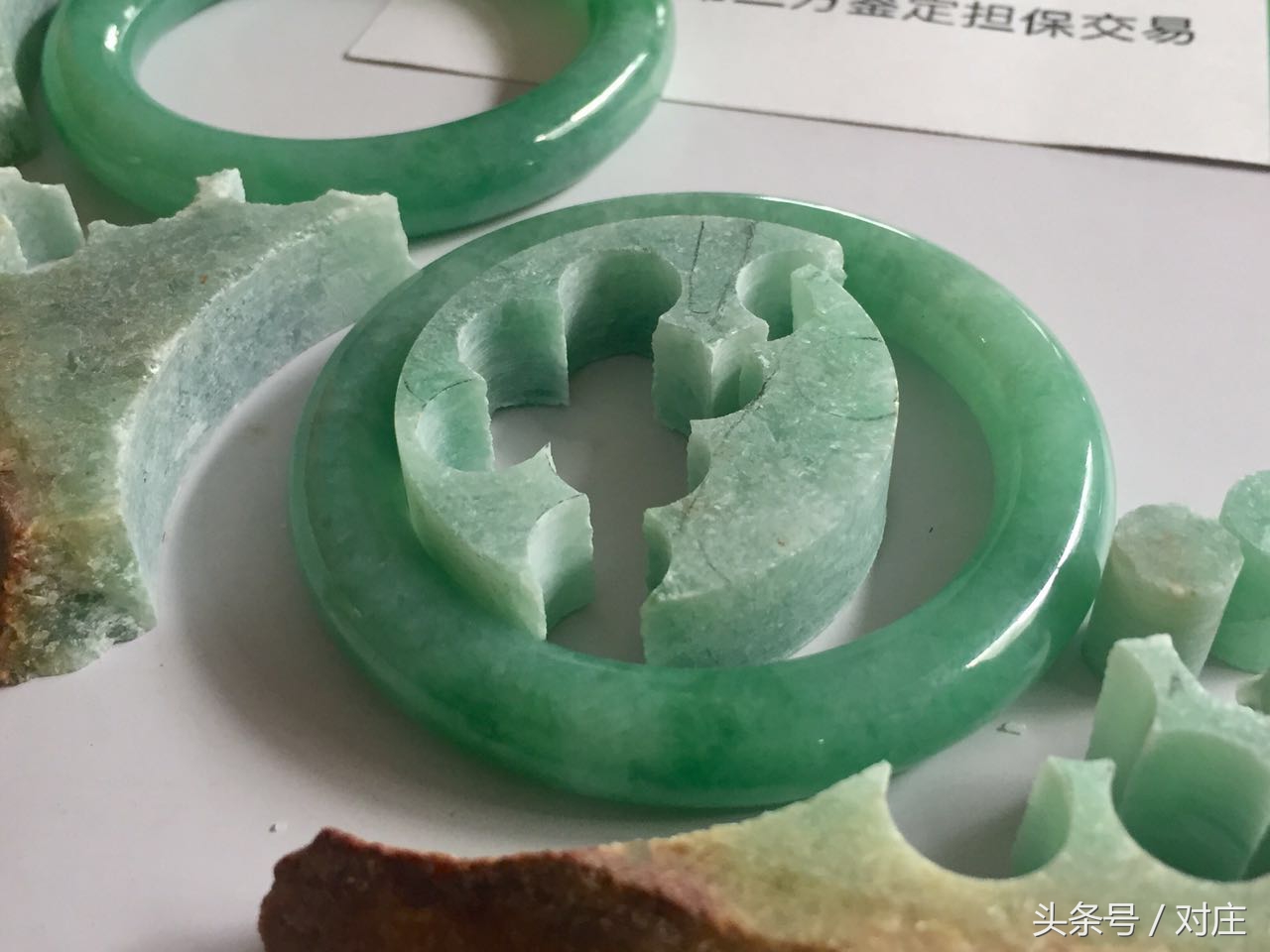 缅甸玉手镯63圈口,缅甸翡翠原石公盘竞价视频