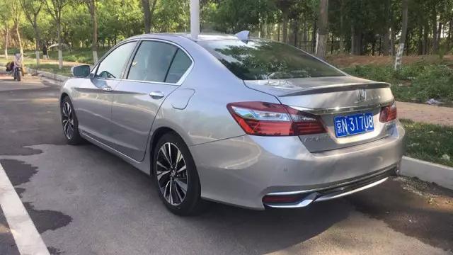 十代雅阁2.0t混动版试驾视频,混动雅阁爆发力