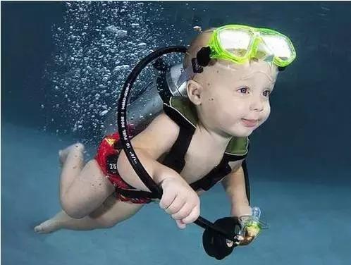 宝宝启蒙第一次，全看游泳怎么游！