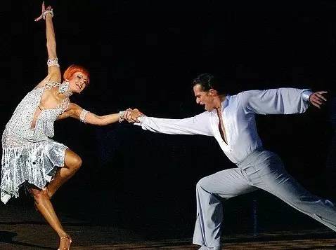 栋笃神探粤语有哪些人,栋笃神探粤语是几年的电影