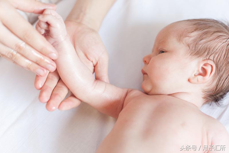 宝宝便便说明健康,宝宝便便有奶瓣颗粒还是绿色的