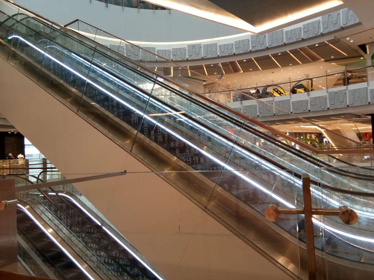 上海来福士是什么商场,魔都上海长宁来福士