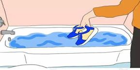 鞋子磨脚有个血泡怎么办,鞋子有脚臭味怎么清洗