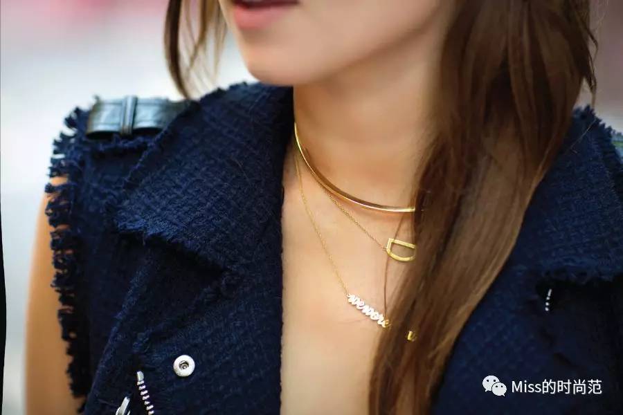 v领上衣时尚显瘦正肩遮肉款,显瘦又清凉