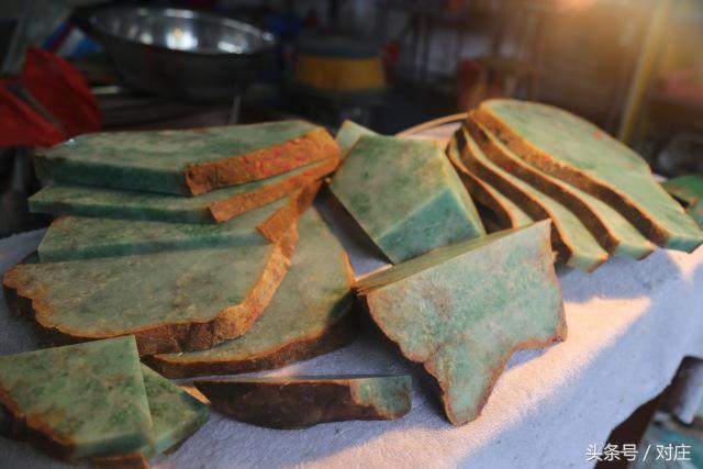 缅甸玉手镯63圈口,缅甸翡翠原石公盘竞价视频