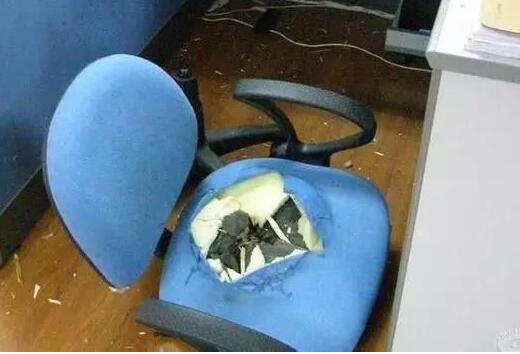 升降椅一秒变*弹炸**！你还敢坐吗？