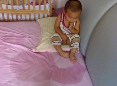 小孩十二岁了还尿床是什么原因,小孩12岁还尿床是为什么