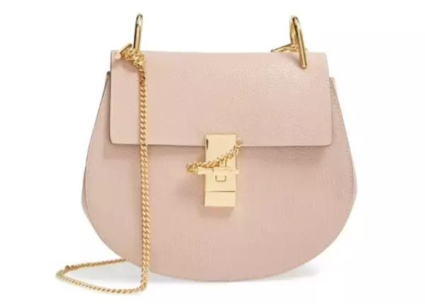 旅行如何搭配两个包包呢,夏季旅游包包搭配技巧