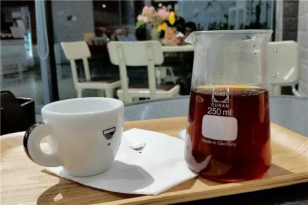 和喜欢的人下午喝咖啡,咖啡店和喜欢的人一起去