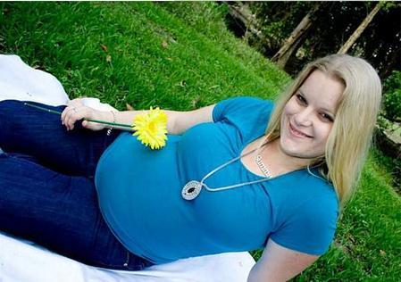 孕妇出现很多纹,孕妇肚子上长妊娠纹有拉扯感