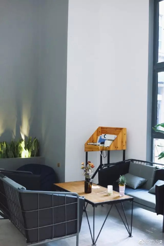 和喜欢的人下午喝咖啡,咖啡店和喜欢的人一起去