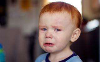 小孩不小心撞到人了怎么处理,小孩子撞到头会发烧吗