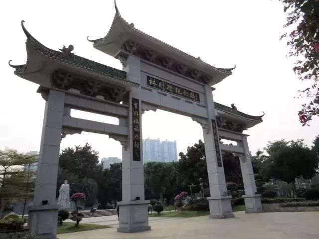 还坐什么地铁？坐上这趟最美公交，我宁愿堵成狗！