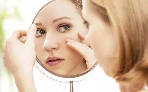 白头粉刺如何有效去除,鼻翼白头粉刺怎么去除